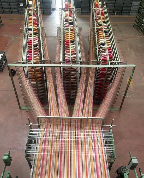 A Jaquard loom in action